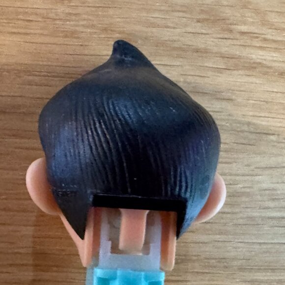 PEZ Candy Dispenser Meet the Robinsons Wilbur, Loose, Blue Stem, Hungary, 2007 - Picture 6 of 16